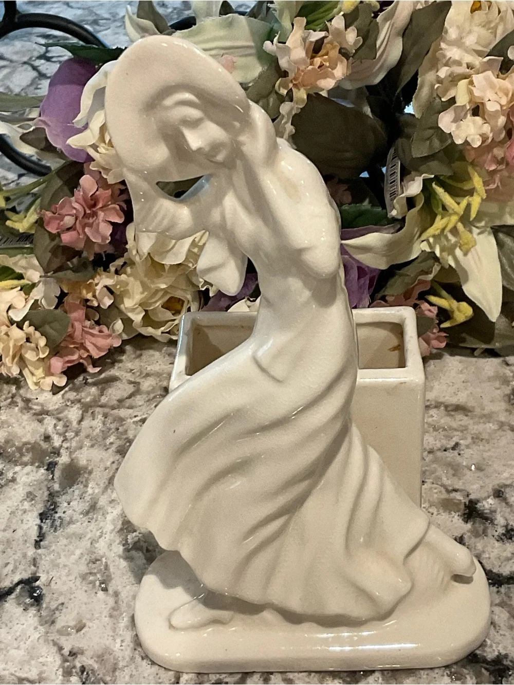 BR-WINDY LADY-JAPAN-PORCELAIN 7 INCHES TALL CREAM COLORED